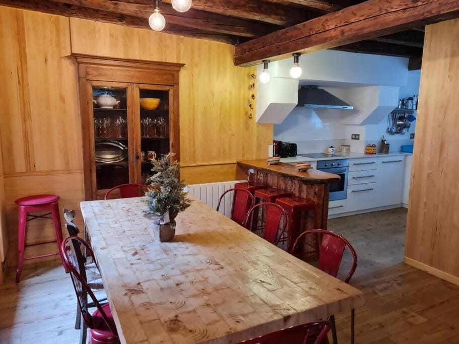 Kitchen or kitchenette, pet friendly, stove