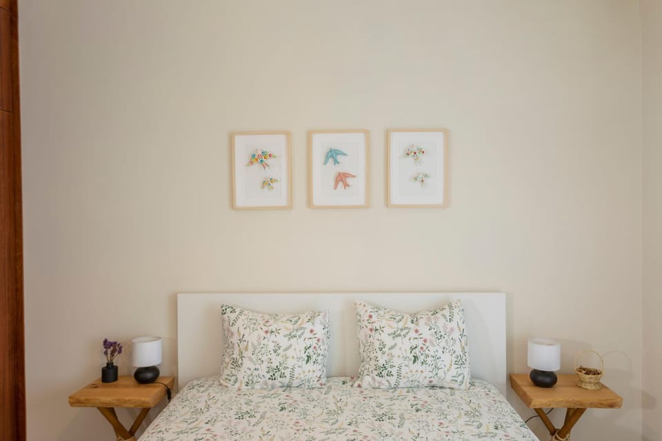 Bed, Photo of the whole room, Decorative detail, Bedroom
