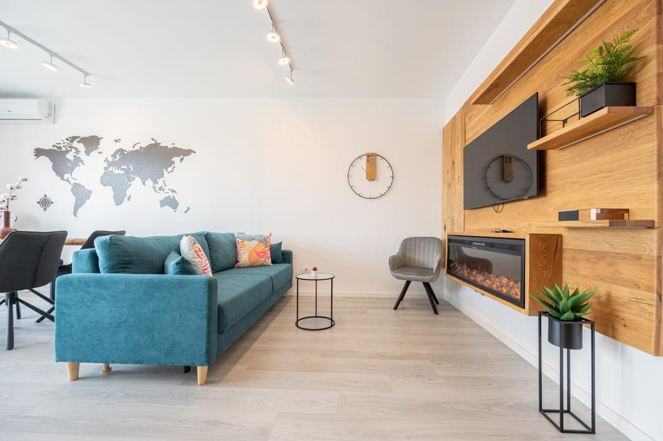 TV and multimedia, Living room, Seating area, flat iron