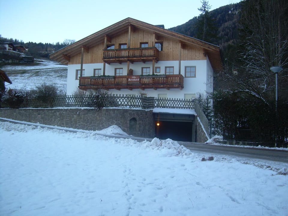 Facade/entrance, Winter, Balcony/Terrace