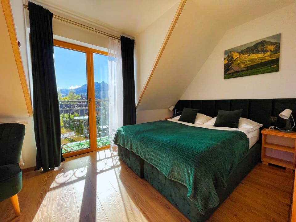 Nearby landmark, Day, Natural landscape, Winter, View (from property/room), Balcony/Terrace, Mountain view, Street view