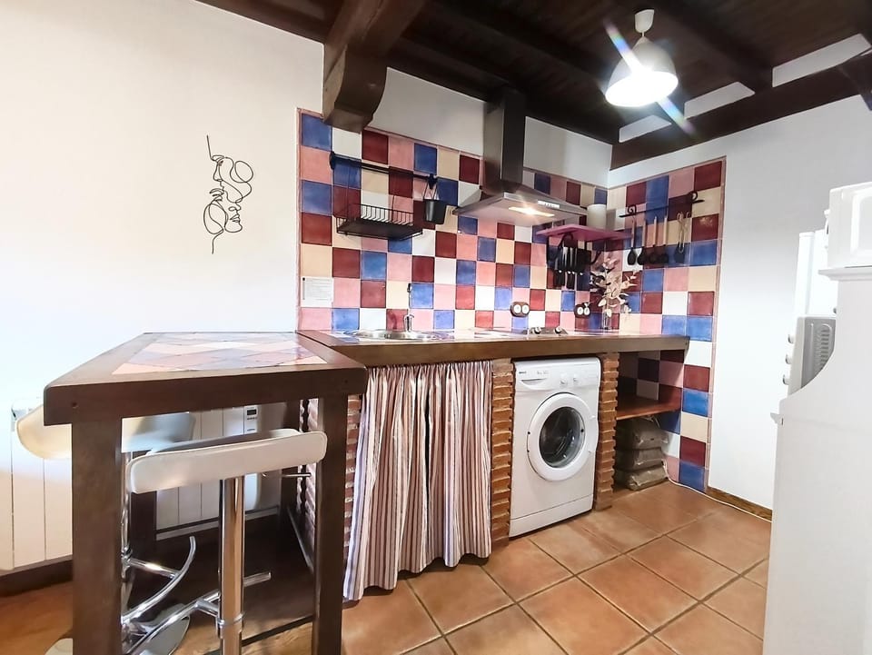 Kitchen or kitchenette, Dining area, oven, stove, washing machine