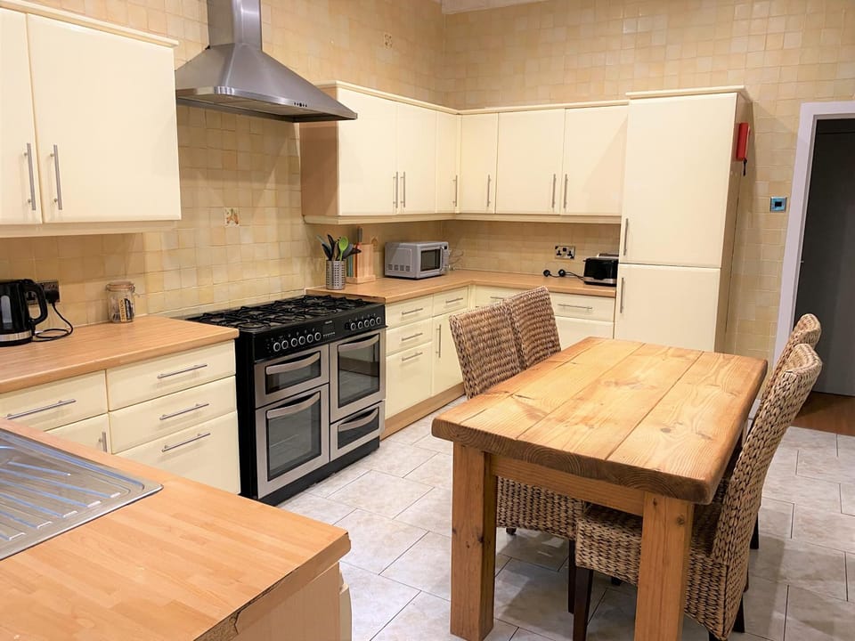 Kitchen or kitchenette, minibar, pet friendly, stove, toaster