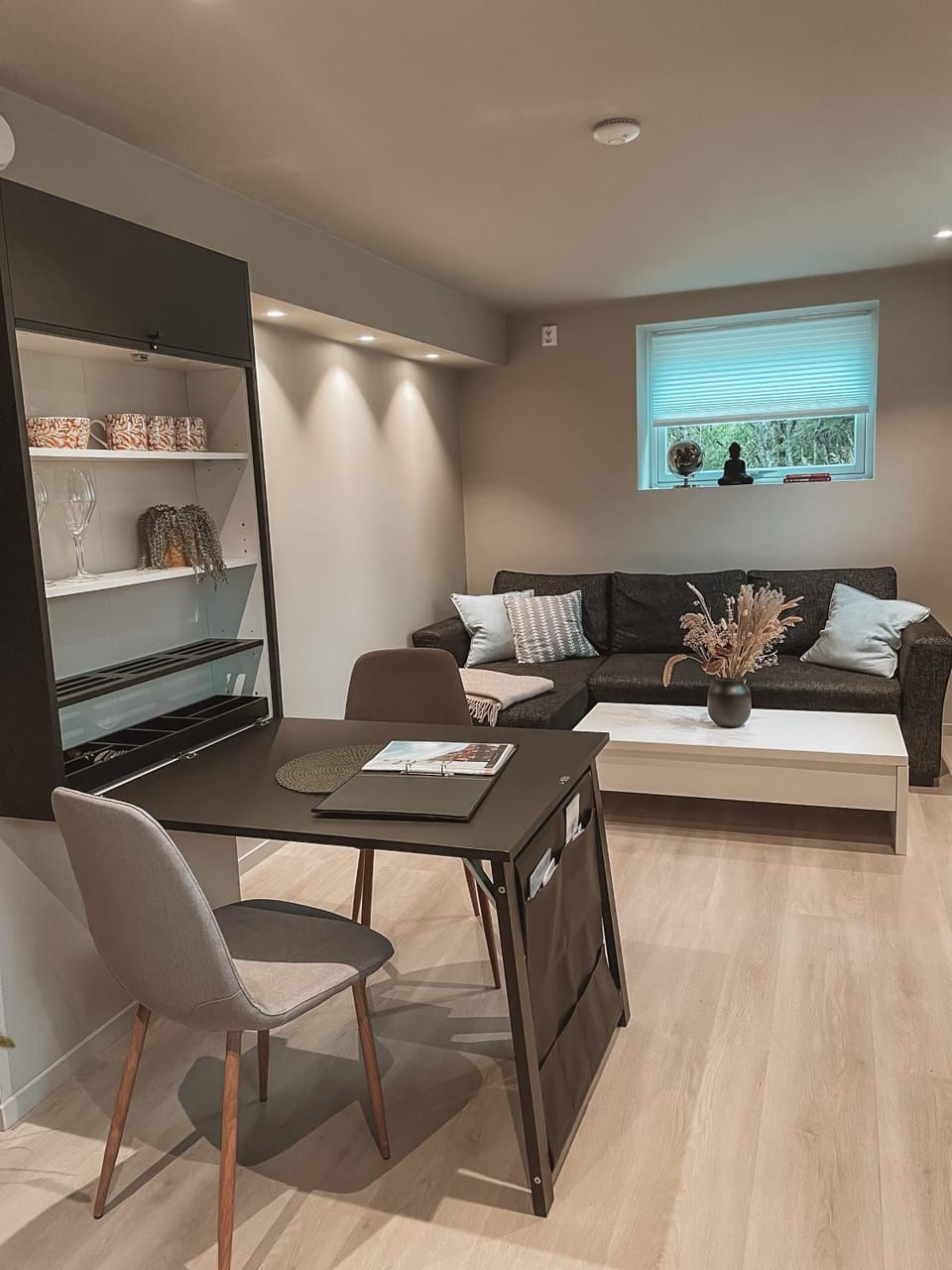 Living room, Dining area