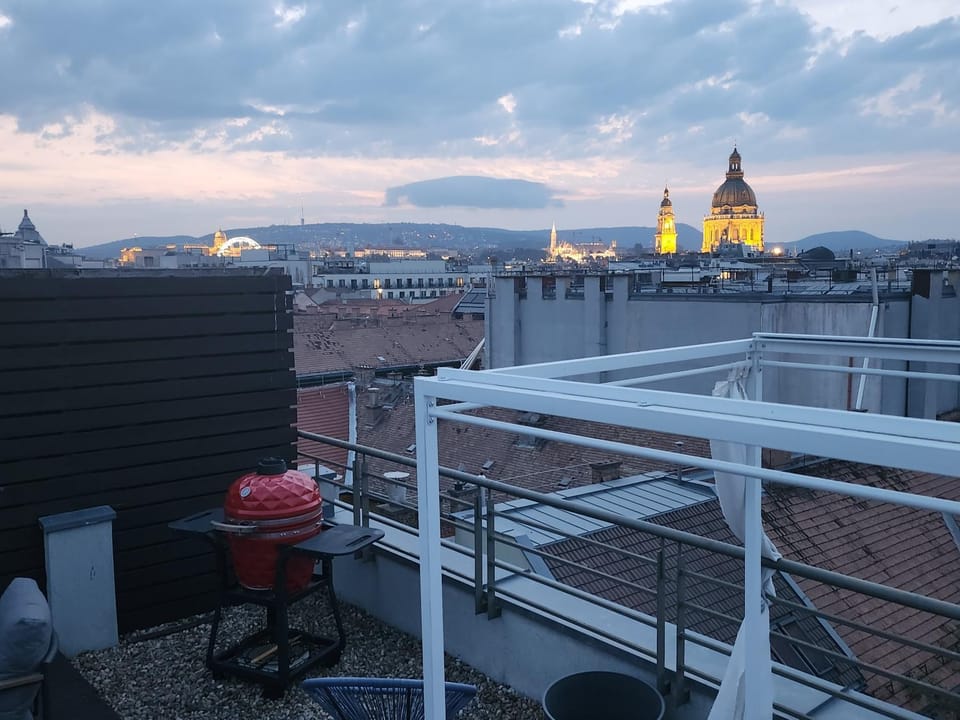 View (from property/room), City view, Landmark view, Mountain view