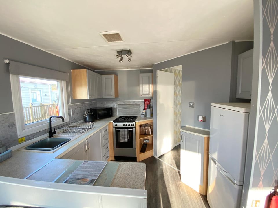 Promenade 566, direct beach access, close to fantasy island, WiFi, pet friendly - Meadow Lakes Caravan & Lodge Hire House in Ingoldmells