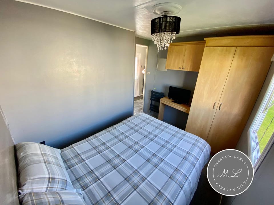 Promenade 566, direct beach access, close to fantasy island, WiFi, pet friendly - Meadow Lakes Caravan & Lodge Hire House in Ingoldmells