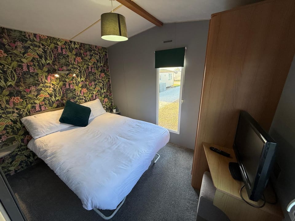 Promenade 852 - pet friendly, WiFi and just a few steps from the beach, close to Fantasy Island - Meadow Lakes Caravan & Lodge Hire House in Ingoldmells