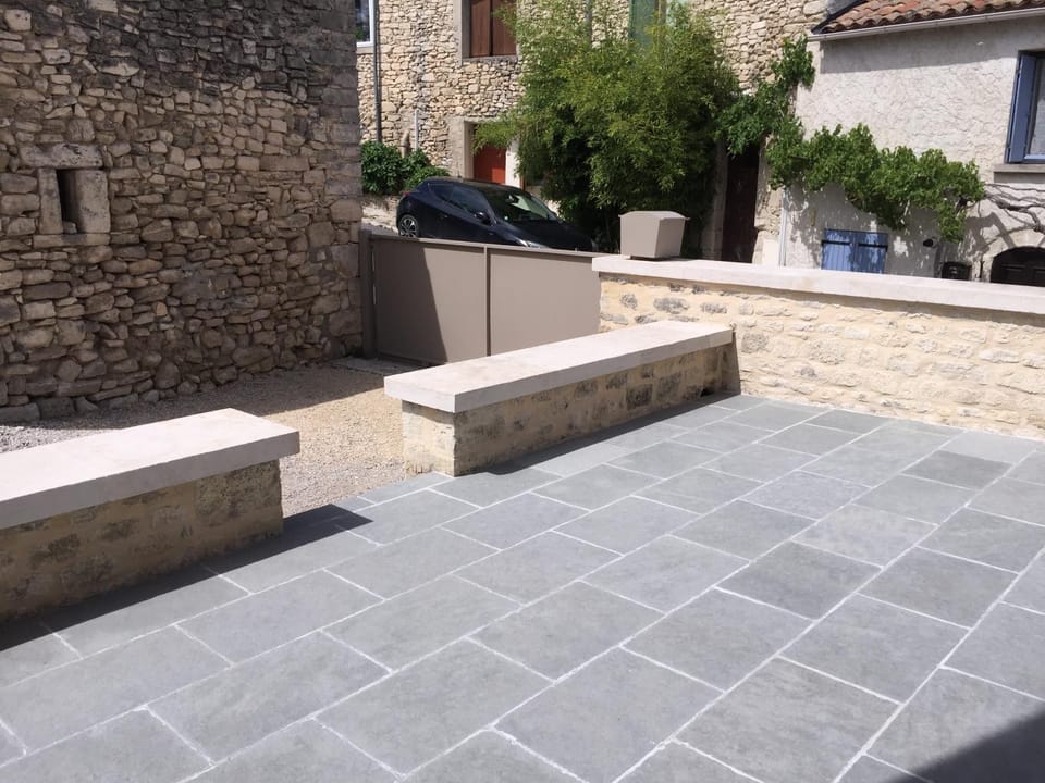 Patio, Facade/entrance