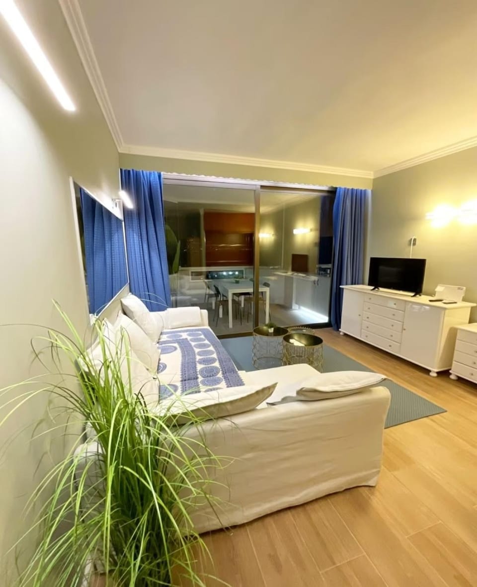 Estudio El Balcón, en primerísima línea de playa. Apartment in Fuengirola