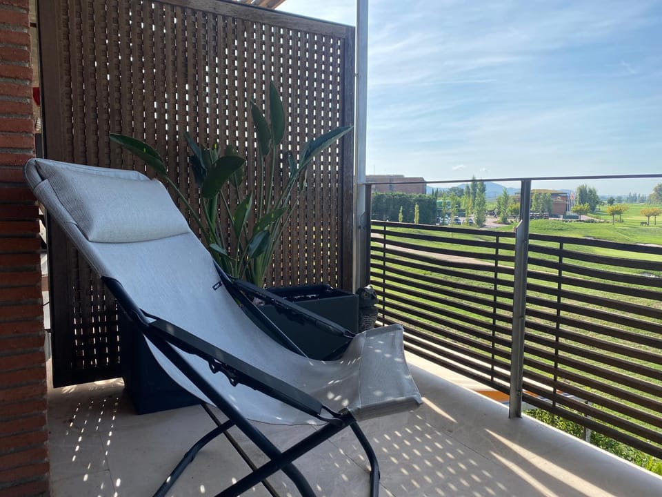 Balcony/Terrace, sunbed