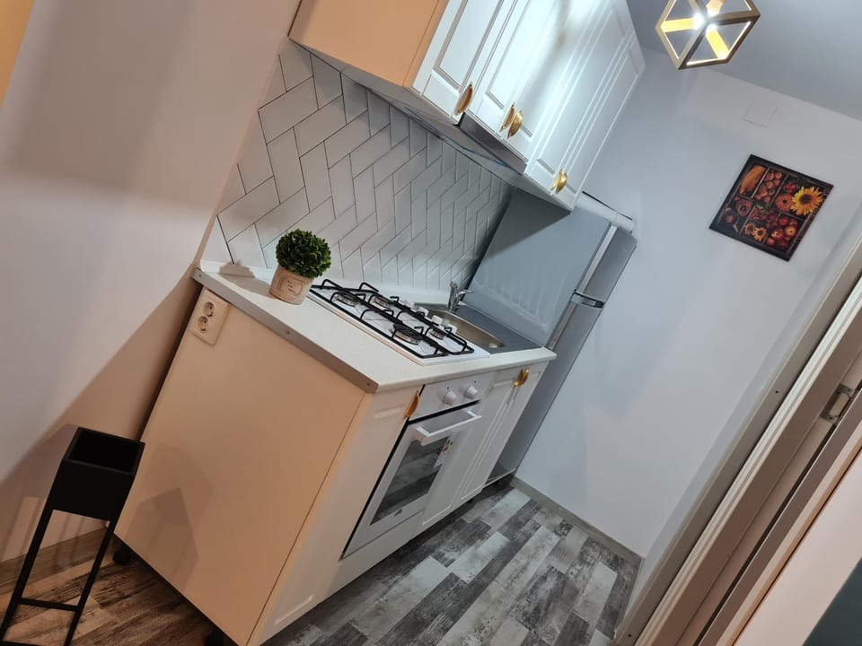 Kitchen or kitchenette, pet friendly, stove