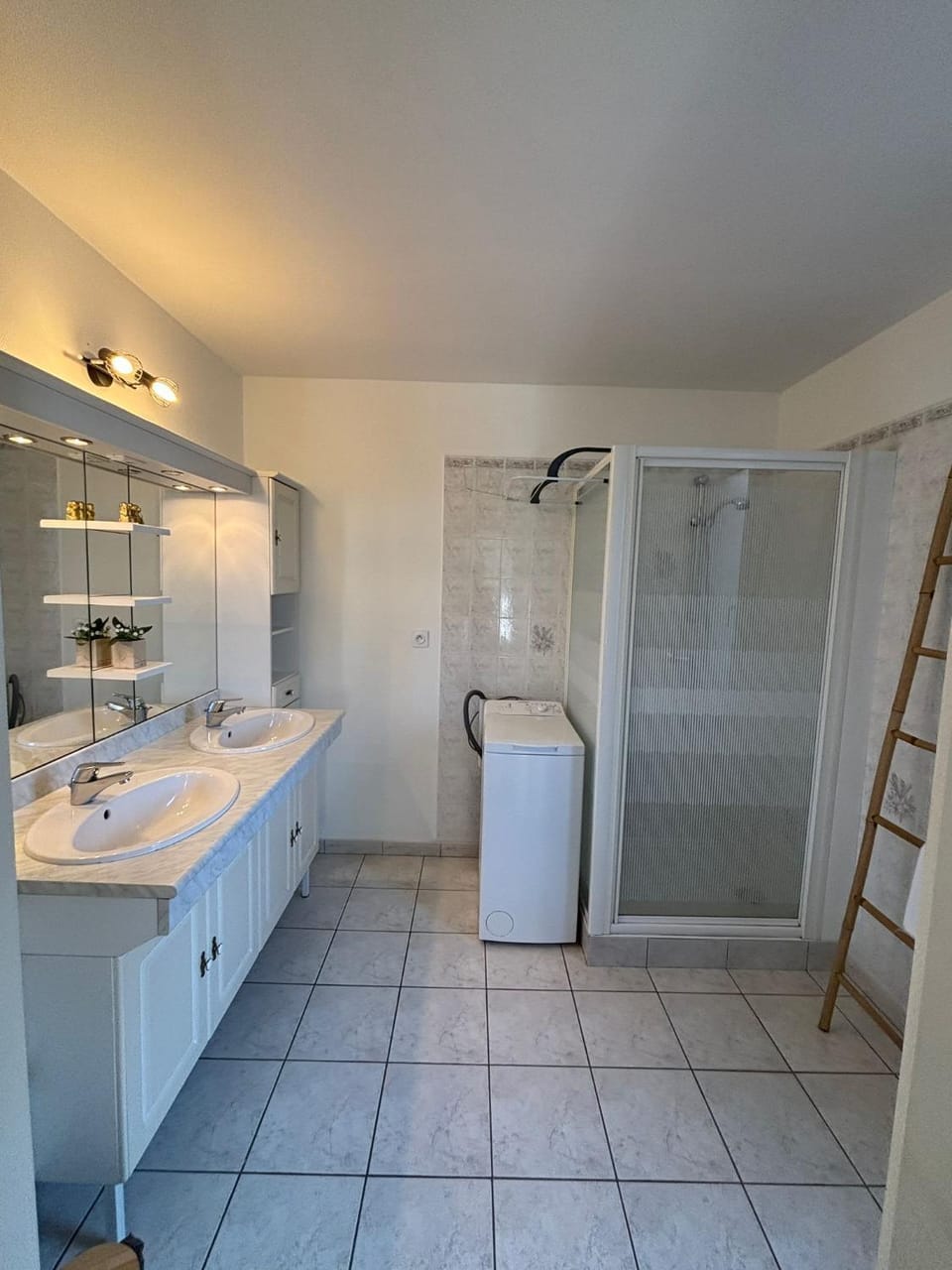 Shower, Bathroom, washing machine