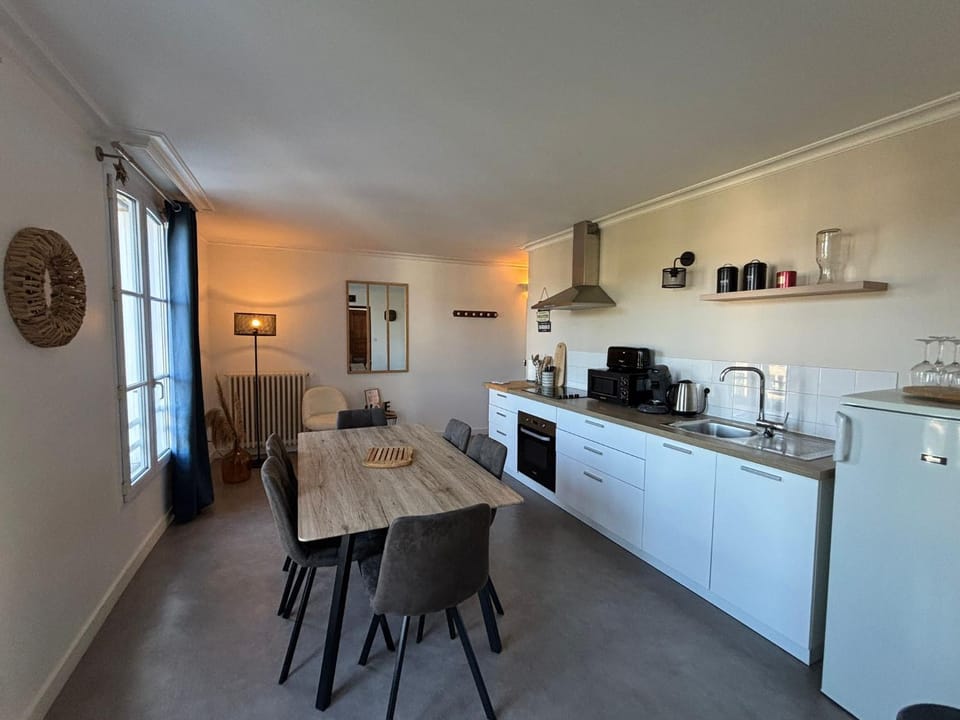 Dining area, kitchen