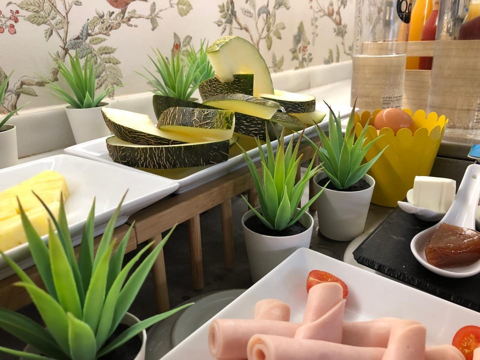 Breakfast, Buffet breakfast