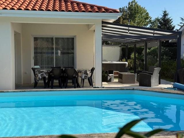 Property building, Swimming pool