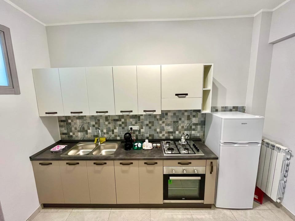 Property building, Restaurant/places to eat, Kitchen or kitchenette, Swimming pool, Breakfast, dishwasher, minibar, oven, pet friendly, stove