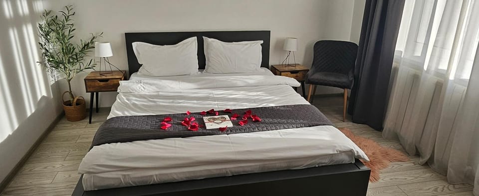 Photo of the whole room, Bedroom