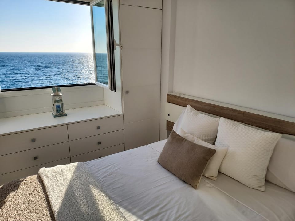 Bed, Bedroom, Sea view, wardrobe
