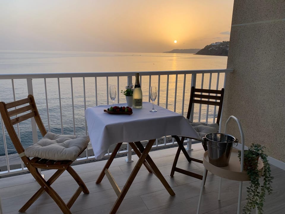 View (from property/room), Balcony/Terrace, Sea view