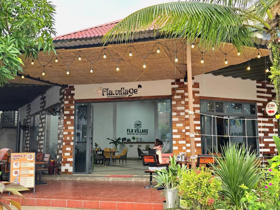 Restaurant/places to eat, Communal lounge/ TV room, On site