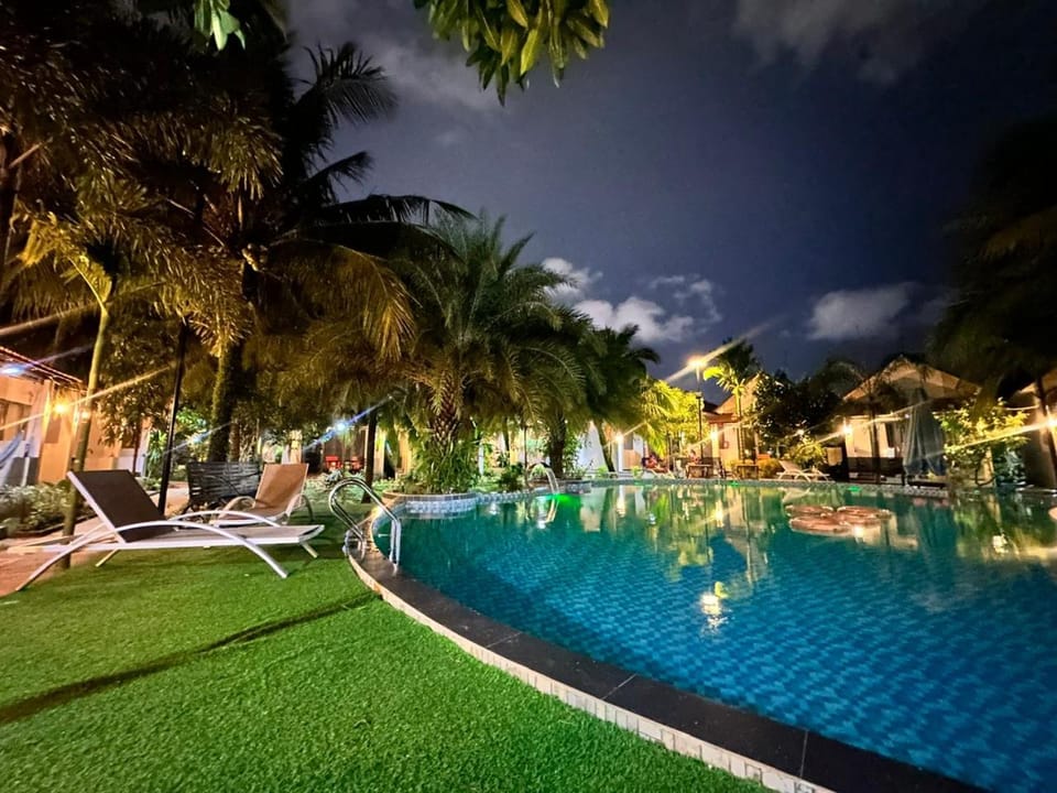 Night, Natural landscape, Garden, Garden view, Pool view, Swimming pool, sunbed