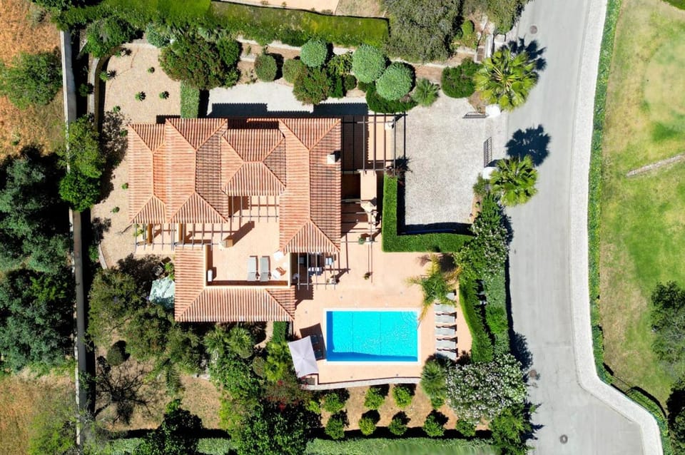 Property building, Bird's eye view, Pool view, Swimming pool