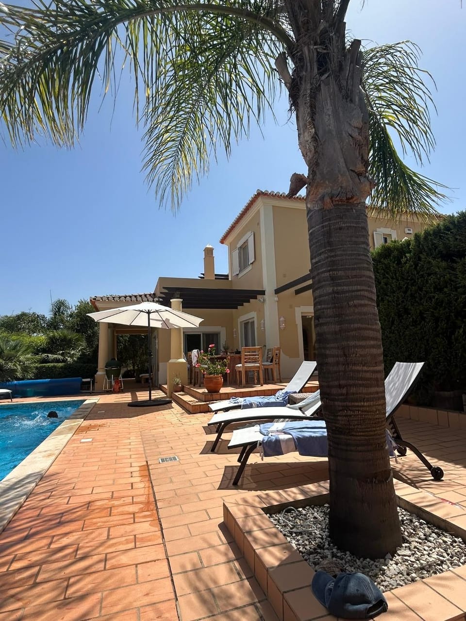 Property building, Day, Garden, Pool view, Swimming pool, sunbed