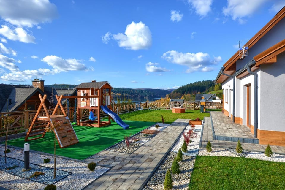 Property building, Day, Natural landscape, Children play ground, Evening entertainment, Animals, Animals, Pets
