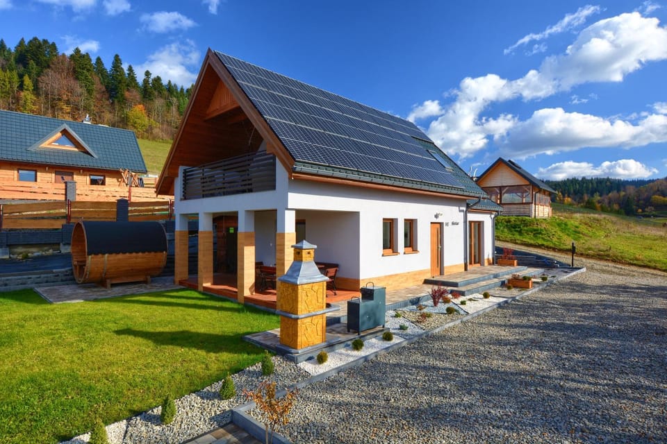 Property building, Spring, Day, Natural landscape, BBQ facilities, BBQ facilities, Garden, Hot Tub, Sauna, Sauna, Garden view, Mountain view