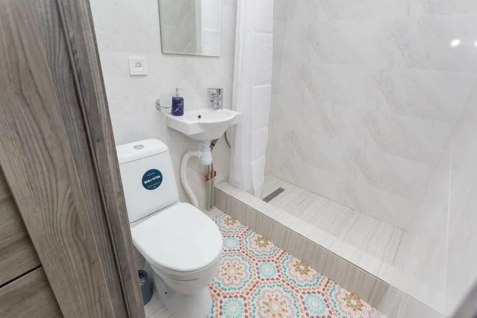 Shower, Toilet, Bathroom