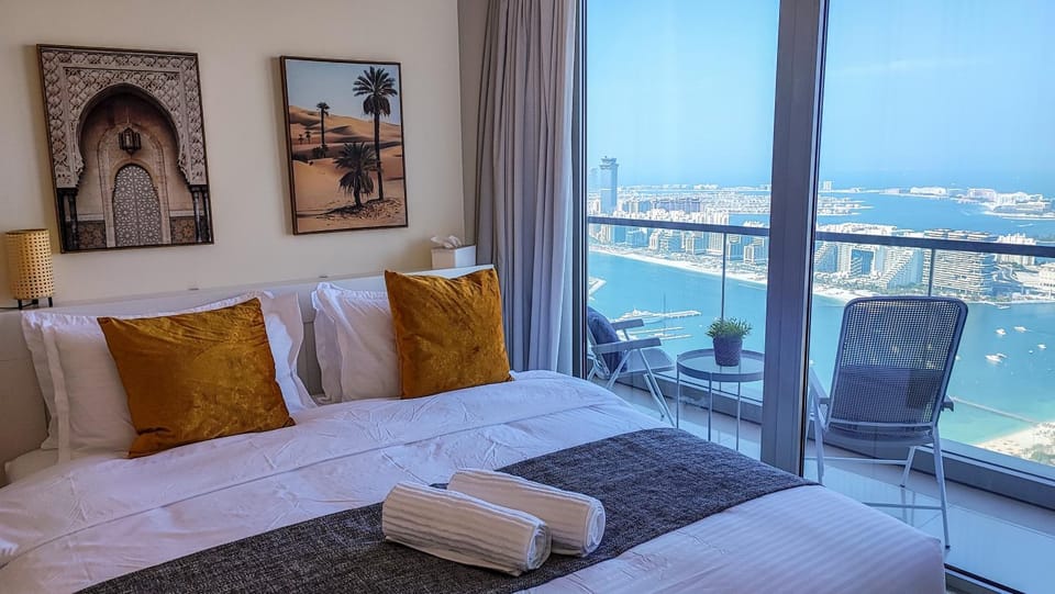 Bed, View (from property/room), Balcony/Terrace, Photo of the whole room, Bedroom, City view, Sea view