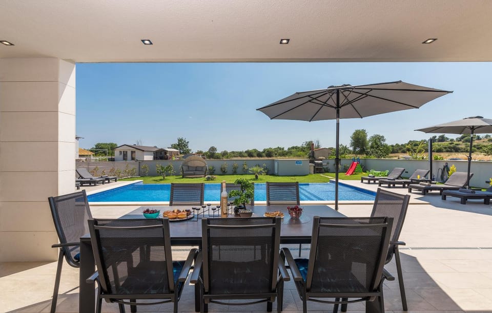 Patio, Day, View (from property/room), Balcony/Terrace, Dining area, Pool view, Swimming pool, sunbed