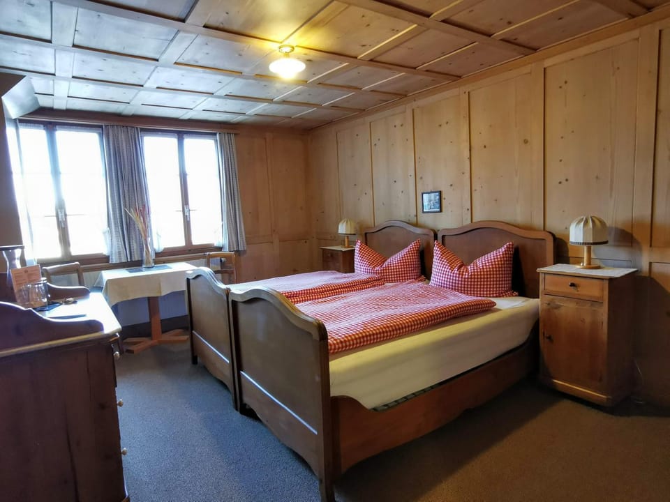 Bed, Photo of the whole room, Seating area, Bedroom