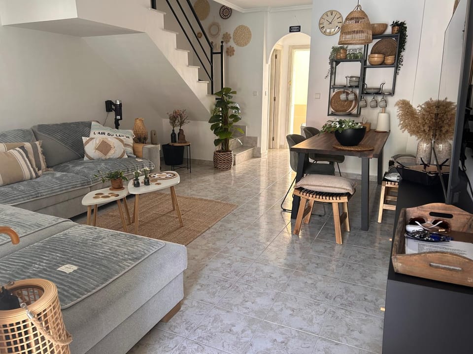 Living room, Seating area, Dining area, air conditioner