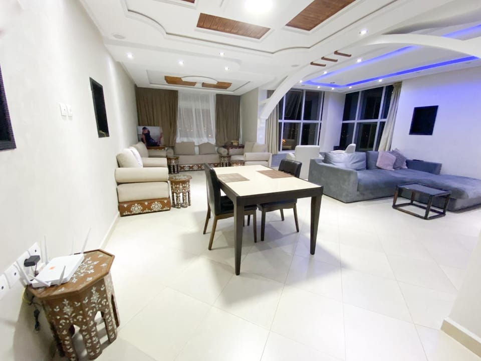 Living room, Dining area