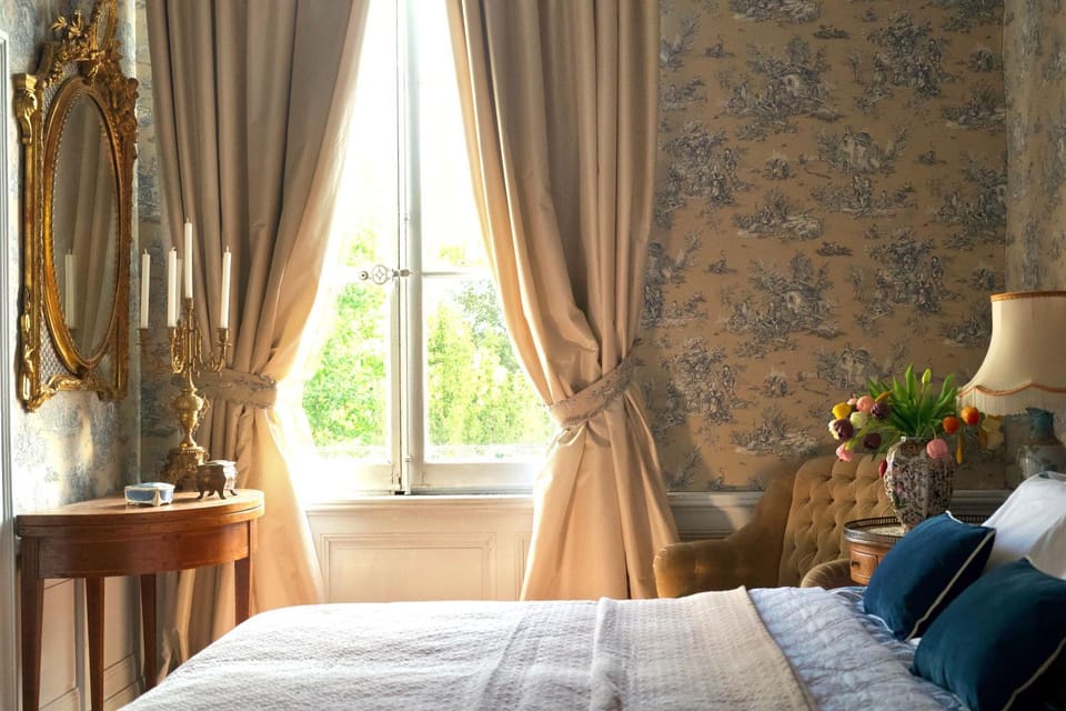 Bed, Bedroom, Garden view