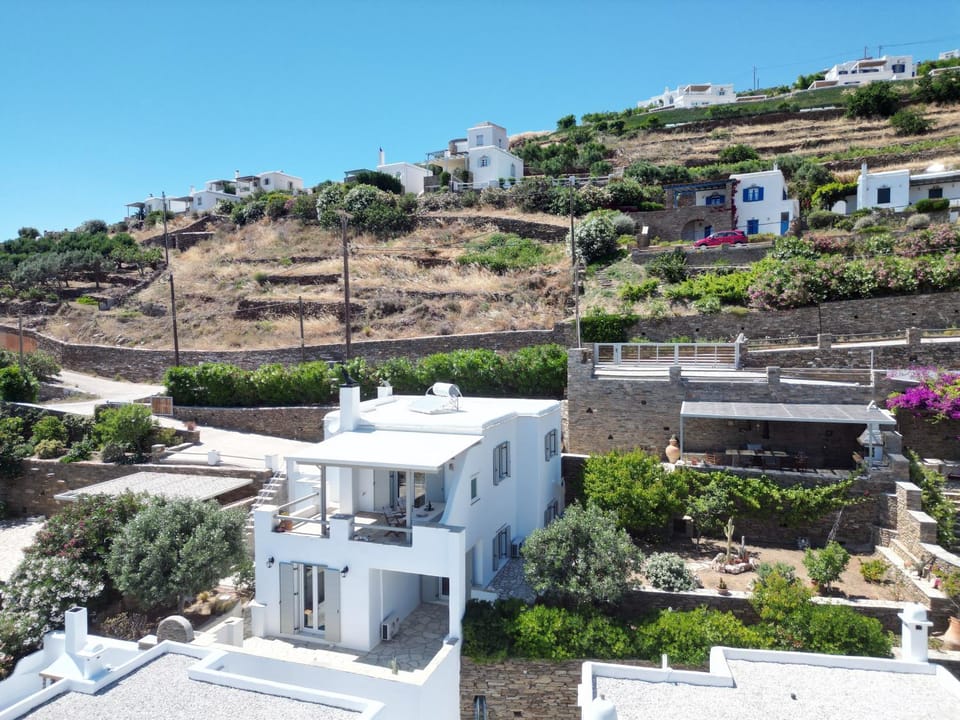 Property building, Balcony/Terrace, Balcony/Terrace, Other, Location