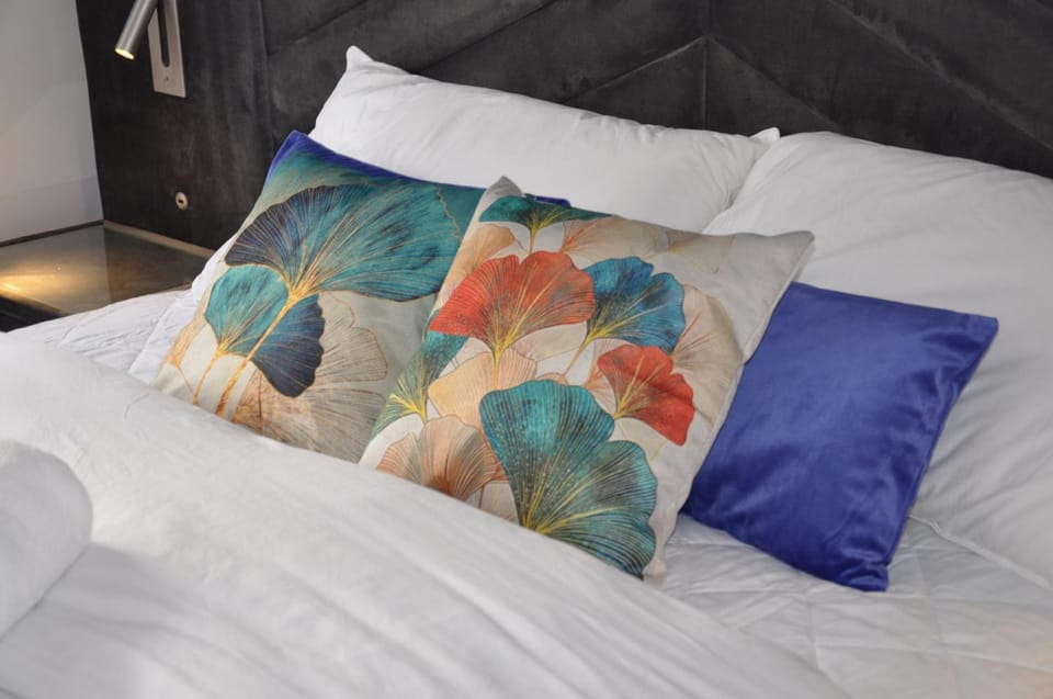 Luxury Studio- MK central- 5 MINS DRIVE TO TRAIN STATION-DIRECT TRAINS TO LONDON, BIRMINGHAM Apartment in Milton Keynes