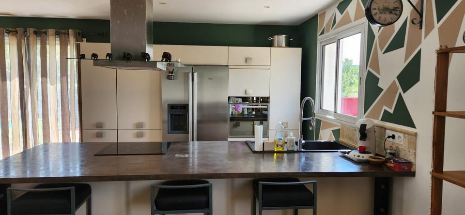 Lounge or bar, Dining area, minibar, oven, stove
