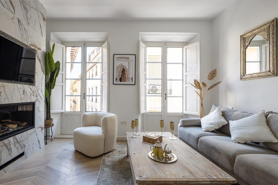 TV and multimedia, Living room, Seating area, flat iron