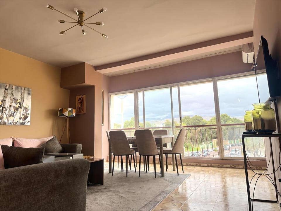 Communal lounge/ TV room, Natural landscape, TV and multimedia, Living room
