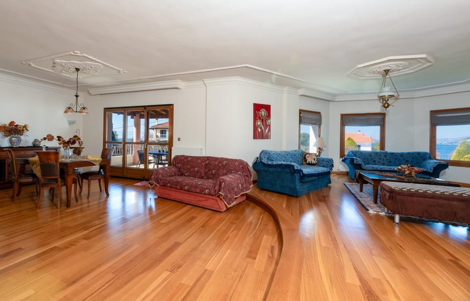 Living room, Seating area