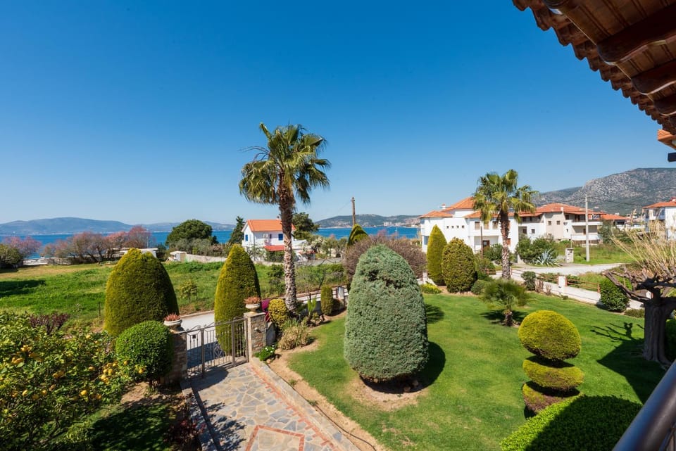 Garden view, Sea view