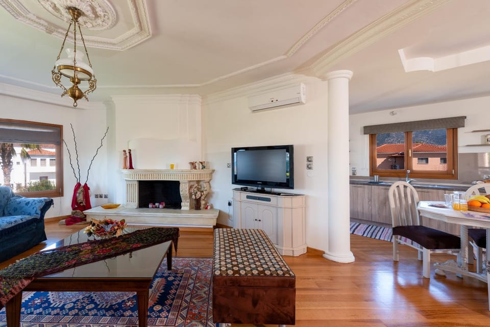 Kitchen or kitchenette, Living room, Seating area