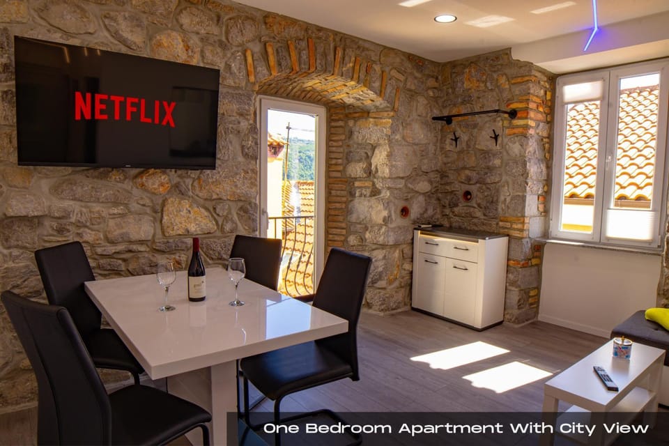 TV and multimedia, Dining area