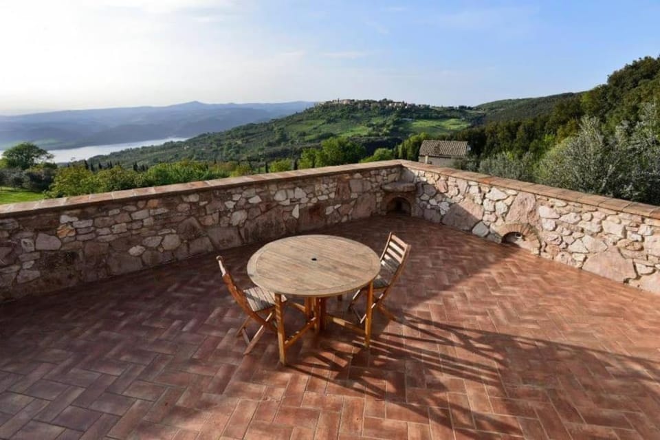 Villa Podere Antico con piscina Villa in Umbria