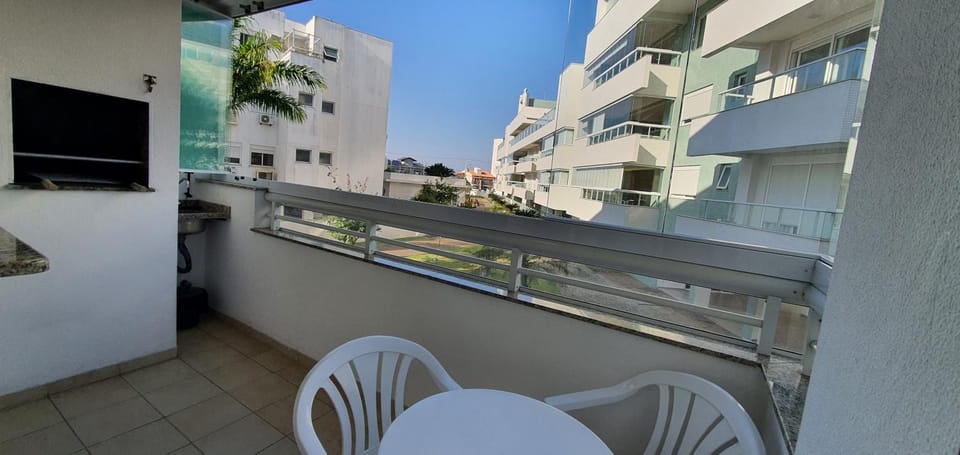 Apartamento TOP no PORTO DAS AGUAS a 50m do mar. Apartment in Florianopolis