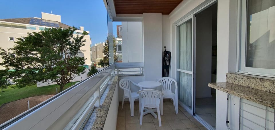 Apartamento TOP no PORTO DAS AGUAS a 50m do mar. Apartment in Florianopolis