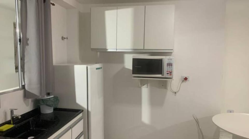 Kitchen or kitchenette, minibar
